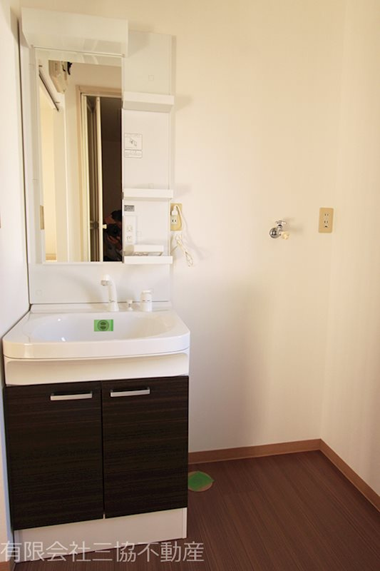 飯能市本町のアパート|洗髪洗面台＋洗濯機置き場＋換気窓付き