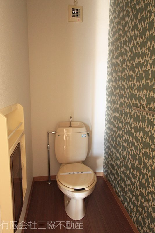 飯能市本町のアパート|あると便利な収納棚付き