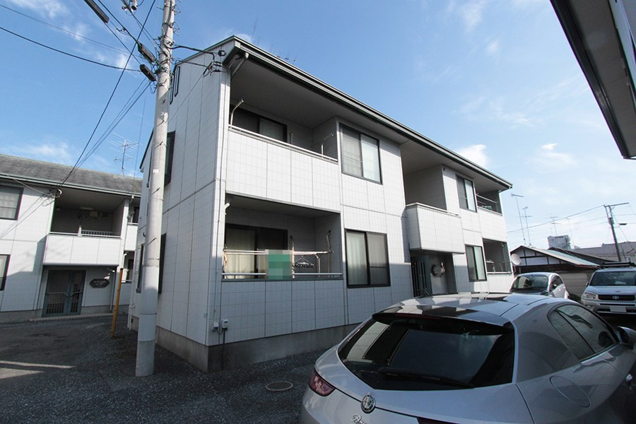 飯能市本町のアパートの外観