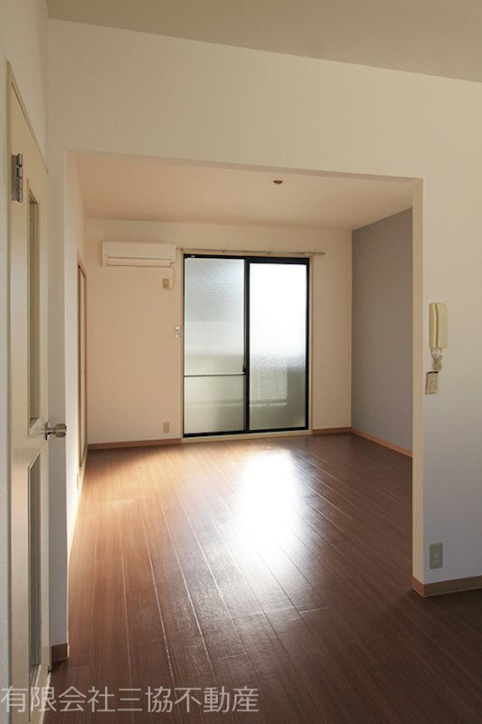 飯能市本町のアパート|LDK12帖　二面採光、エアコン付き