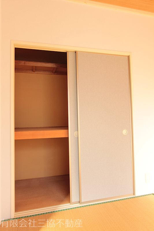 飯能市本町のアパート|和室6畳の押入れ