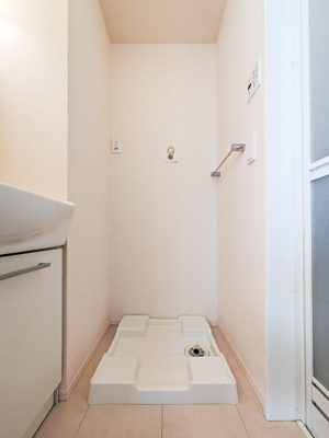 【洗面所】 | ソレアード | 明るい洗面所です