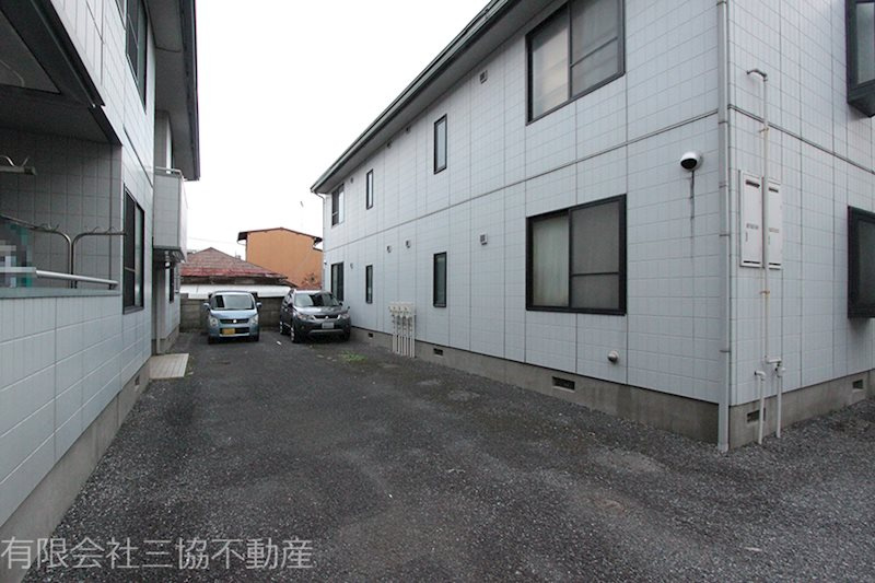 飯能市本町のアパートの外観|敷地内台数制限あり（要確認）　※号室により駐車位置が異なります。