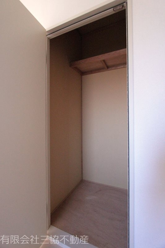 アド・ザックス本町1番館の収納|玄関収納付き