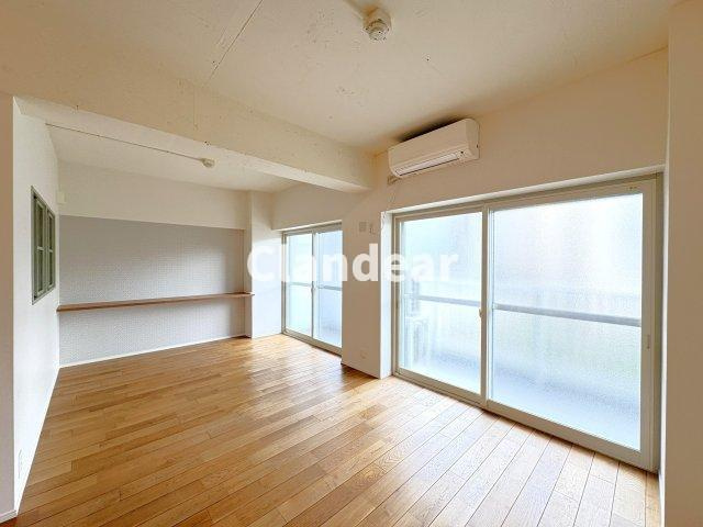 ソフトタウン小島町の居間・リビング|ドキドキの新生活も、安心してスタート。ぴったりの住まいを見つけませんか？クランディアが一緒に住まい選びをサポートします‼　まずは、お気軽にお問合せください　＃クランディア