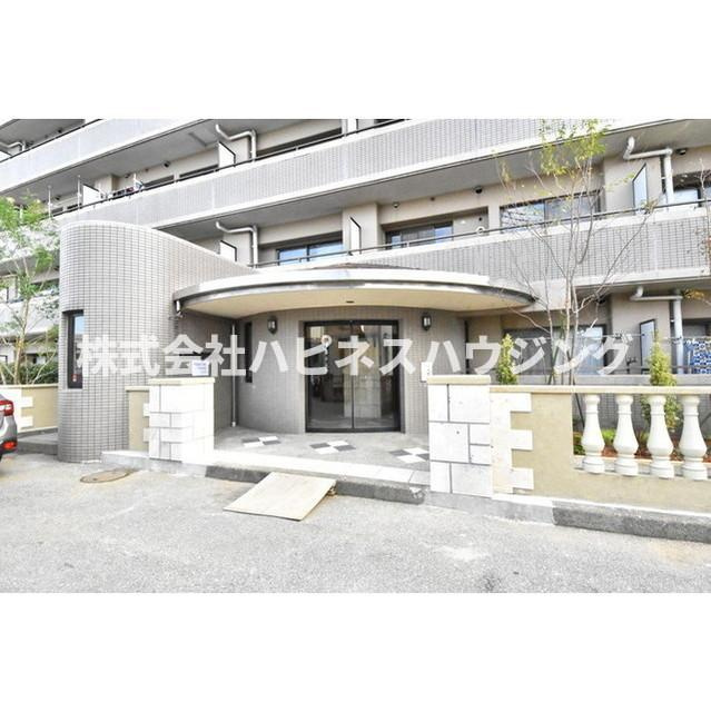 クレセントコートおおたかの森のエントランス