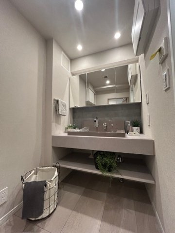 タウンシップ文京根津の独立洗面台