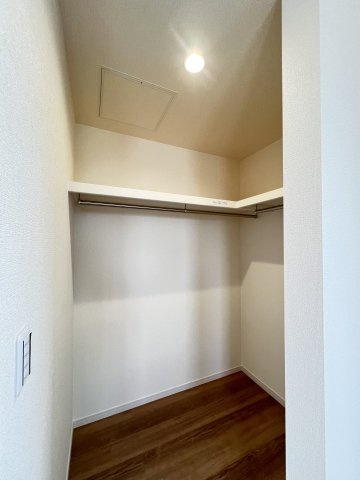 桜井市大豆越７期全5棟の収納|寝室のウォークインクローゼットです