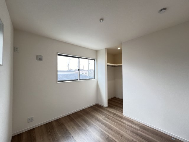 桜井市大豆越７期全5棟の洋室|明るい洋室5.2帖　ウォークインクローゼット付き