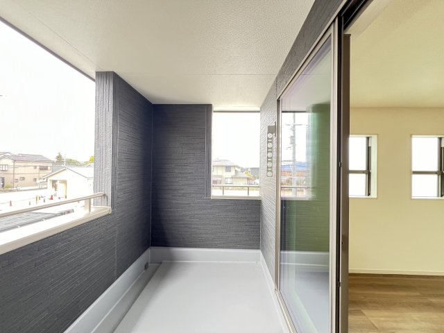 桜井市大豆越７期全5棟のバルコニー|お洗濯にも便利なインナーバルコニー付き