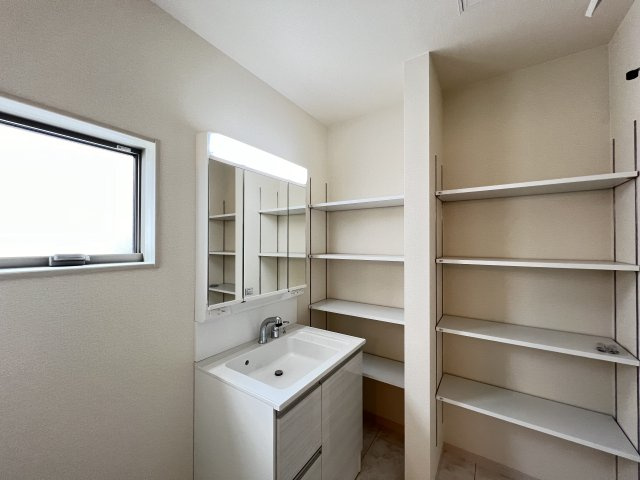 桜井市大豆越７期全5棟の洗面所|収納スペースが確保できる洗面所です