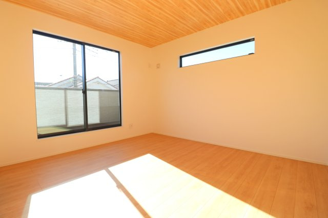 【洋室】 | 川越市諏訪町　新築一戸建住宅　全1棟　(ふじみ野店) | 洋室8.7帖
さまざまな使い方ができるスタディコーナー付の洋室。