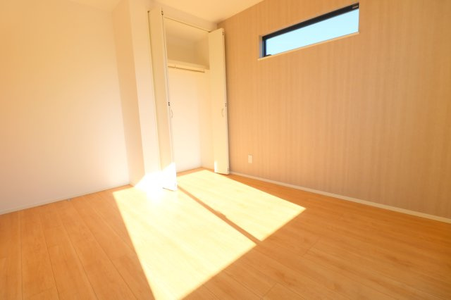 【洋室】 | 川越市諏訪町　新築一戸建住宅　全1棟　(ふじみ野店) | 洋室6帖
2面採光なので日当たり良好です