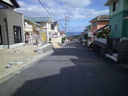 廿日市市四季が丘５丁目の前面道路含む現地写真