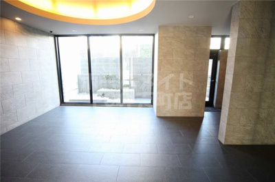 【ロビー】 | LA MAISON VERTE | 毎日通るロビーはこのようになっています