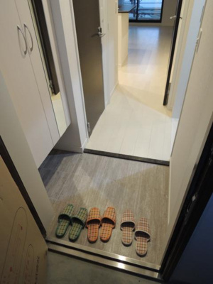 【内装】 | LA MAISON VERTE | 明るい色調の室内です