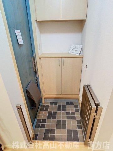 ひまわり館　B棟の玄関