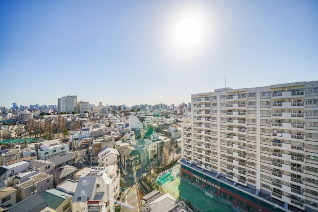 【その他】 | グランスイート文京本駒込 | RINDOは、竜胆の花が持つ上品さと、木の温もりを感じさせながら「懐かしくて、新しい」という独自の価値観をプラスし、住まう人の心に長く残る「記憶の形」となることを目指したリノベーションブランドです。