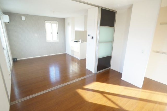 シャルマン　ヴィラージュＤ棟の居間・リビング