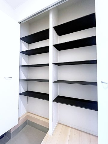 新築戸建・新築建売　郡山市富久山町久保田第29　行健小・行健中の玄関|可動棚付きなので物の大きさによって高さを変えられるので便利！