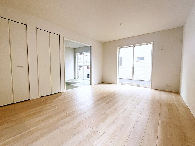 新築戸建・新築建売　郡山市富久山町久保田第29　行健小・行健中の居間・リビング|ホワイトを基調とした明るく開放的なLDKです！