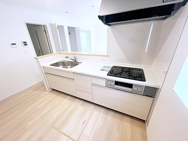 新築戸建・新築建売　郡山市富久山町久保田第29　行健小・行健中のキッチン|カウンター越しに会話が弾む、家族とのつながりを感じられる対面キッチンです！