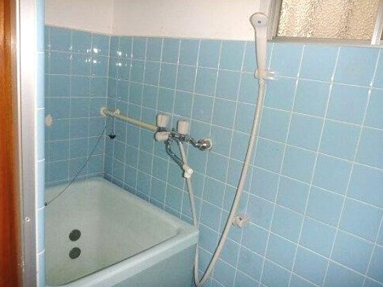 ヒカリハウスの浴室