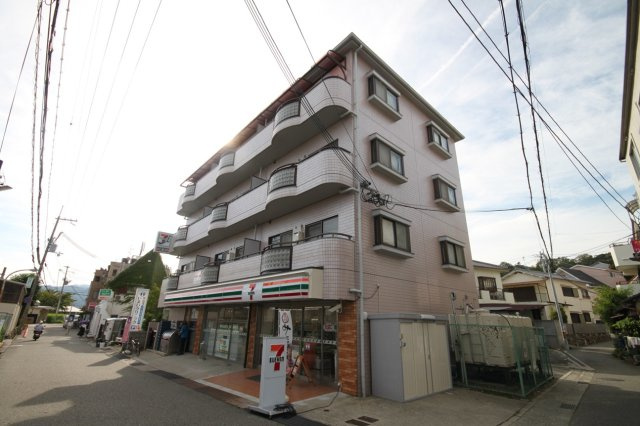 リヒテール中山の外観