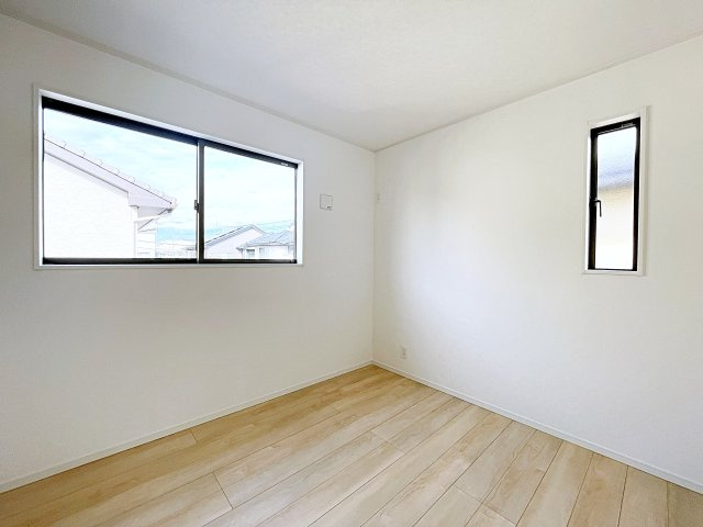 新築戸建・新築建売　鴻巣市北新宿第3　下忍小・吹上北中の洋室|光と風をしっかり取り込める2面採光の洋室！心地よい暮らしを実現できます！