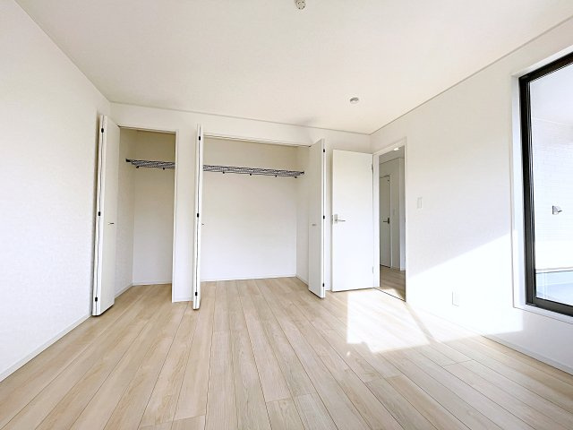 新築戸建・新築建売　鴻巣市北新宿第3　下忍小・吹上北中の洋室|＼内覧ご予約受付中です♪／仕事帰りやお休みの日はもちろん、当日内覧も大歓迎♪お気軽にお問い合わせください♪