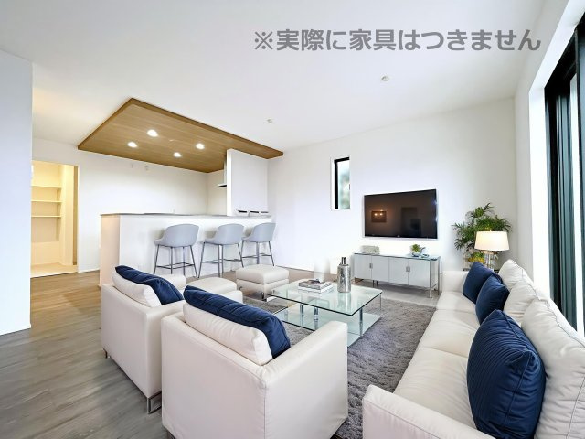 新築建売・新築戸建て　羽生市加羽ヶ崎　GRAFARE　全2棟の居間・リビング|画像はAI加工による演出で、実際の家具は付きません。