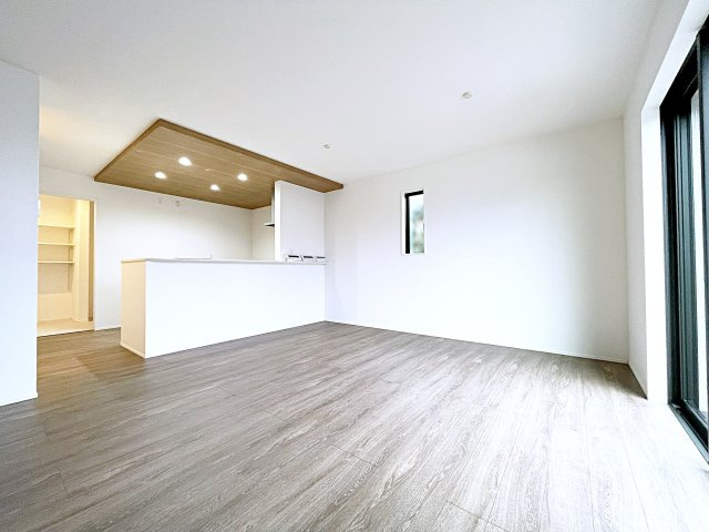 新築建売・新築戸建て　羽生市加羽ヶ崎　GRAFARE　全2棟の居間・リビング