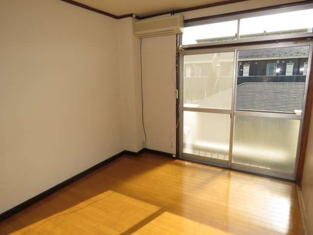 平田マンションの洋室