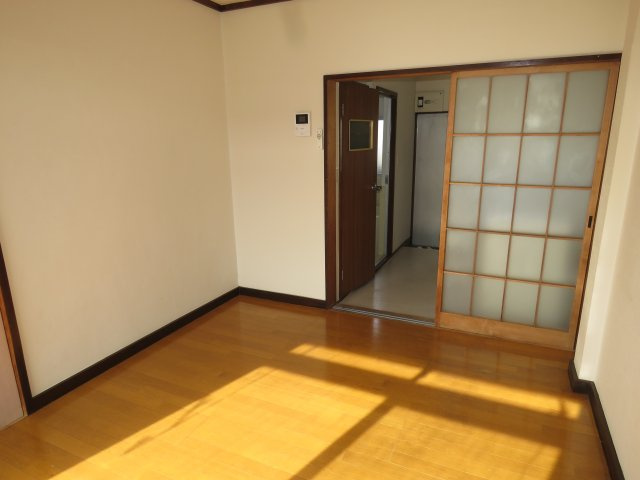 平田マンションの洋室