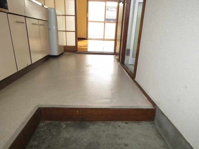 平田マンションの玄関