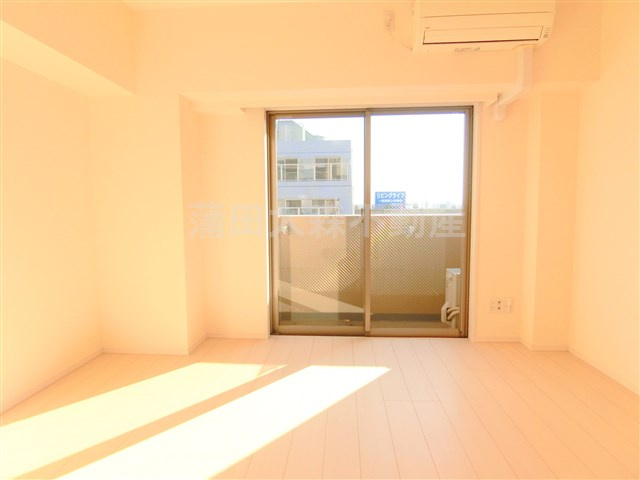 メインステージ西蒲田Ⅱの居間・リビング|南東角部屋の洋室7.2帖