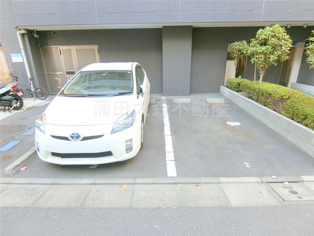 メインステージ西蒲田Ⅱの駐車場|敷地内平置き駐車場　空き状況はお問合せ下さい。