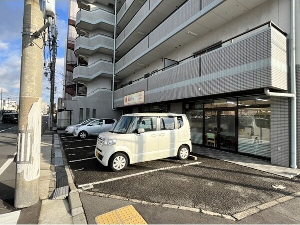 Raiz西高蔵の駐車場