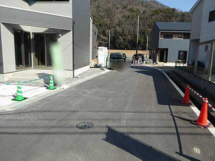 安佐北区深川７丁目の前面道路含む現地写真