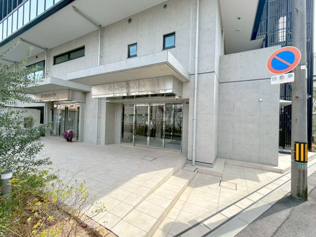 グランパレス東洋のエントランス