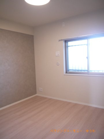 【トイレ】 | ゼファー中十条アクタージュ | 清潔な空間であって頂けますように、汚れをふき取り易いフロアと壁紙をチョイス致しました。