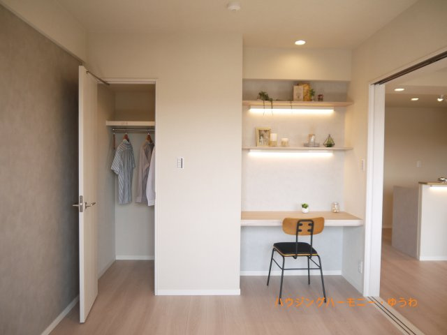 【バルコニー】 | ゼファー中十条アクタージュ | 充分な広さと幅が確保されたバルコニー。天気が良い日には太陽の陽が差し込み、心地よいバルコニーです。