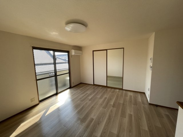 カンパーニュ黒岡A棟の居間・リビング