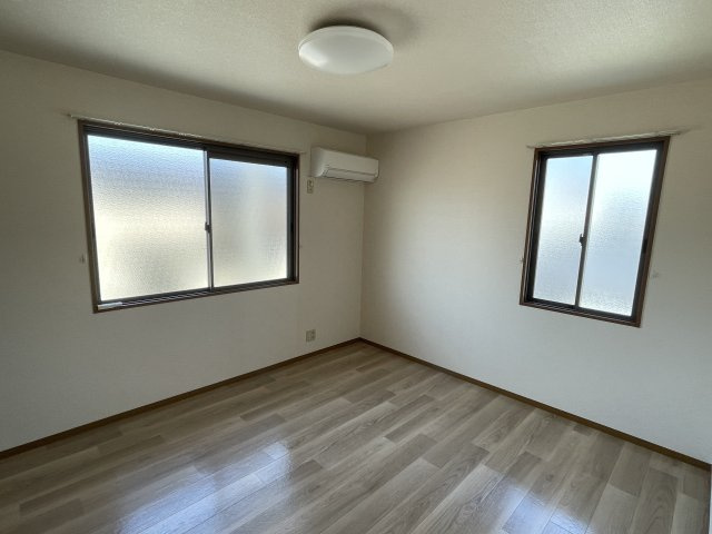 カンパーニュ黒岡A棟の居間・リビング