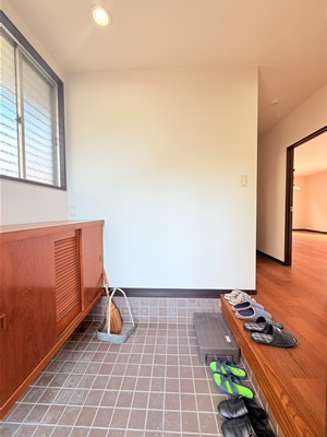 中広川戸建の玄関