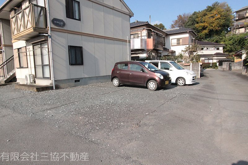 リバーサイドハウスの外観|敷地内駐車場1台分付き