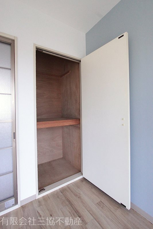 リバーサイドハウス|和室6畳の1間分押入れ付