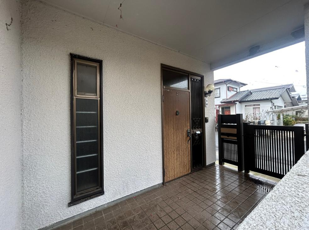北茨城市中郷町汐見ヶ丘2丁目　中古戸建の玄関