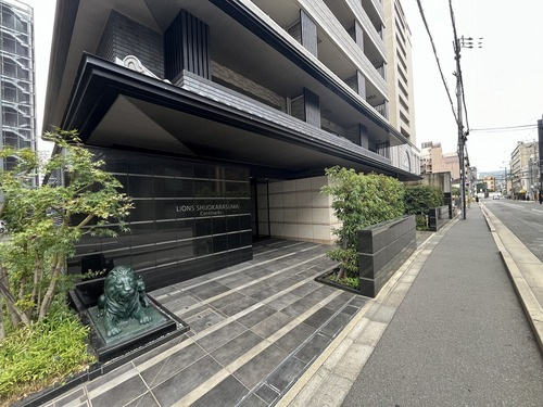 ライオンズ四条烏丸セントマークスのエントランス