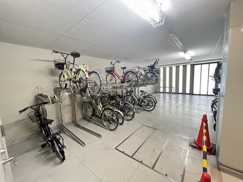 ライオンズ四条烏丸セントマークスの駐車場|駐輪場